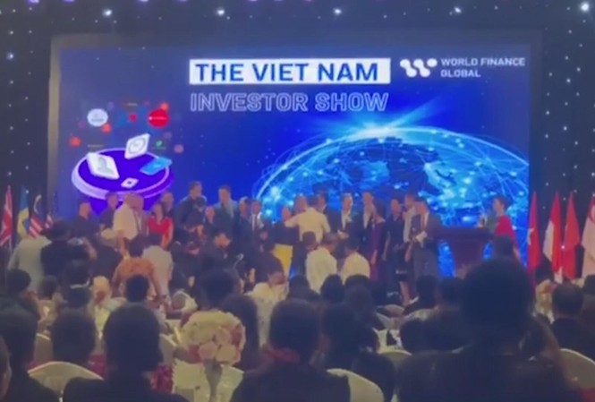 Xử phạt nhóm người tổ chức hội thảo 'thu hút đầu tư' trái phép Nhóm người tổ chức hội thảo thu hút đầu tư trái phép tại 1 khách sạn trên địa bàn TP.Buôn Ma Thuột.