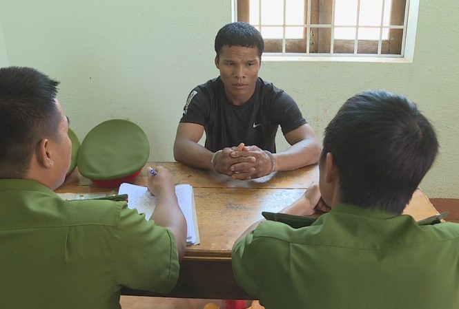Thanh niên có 3 tiền án chuyên đi rình phụ nữ ở rẫy để hiếp dâm Trí tại cơ quan điều tra