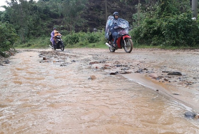 Đà Nẵng: Ám ảnh với 22 km đường ĐT 601 biến thành ao sau mưa lớn Đà Nẵng: Ám ảnh với 22 km đường ĐT 601 biến thành ao sau mưa lớn