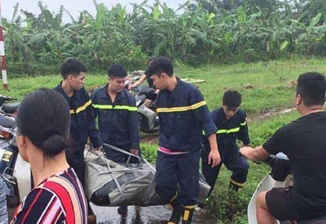 Đối tượng bị tố hiếp dâm khiến nữ sinh nhảy cầu tự tử khai gì? Thi thể nạn nhân được đưa lên bờ