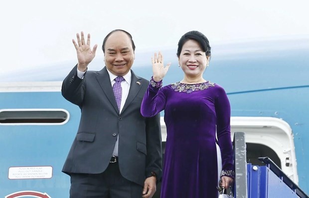 Thủ tướng Nguyễn Xuân Phúc lên đường tham dự Hội nghị Cấp cao ASEAN Thủ tướng Nguyễn Xuân Phúc và Phu nhân. (Ảnh: Thống Nhất/TTXVN)
