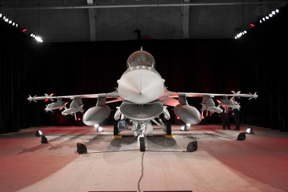 Iraq nhận siêu chiến đấu cơ F-16IQ đầu tiên Iraq nhận siêu chiến đấu cơ F-16IQ đầu tiên