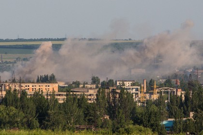 Ukraine sử dụng hỏa lực phóng giàn Grad tấn công Sloviansk Ukraine sử dụng hỏa lực phóng giàn Grad tấn công Sloviansk