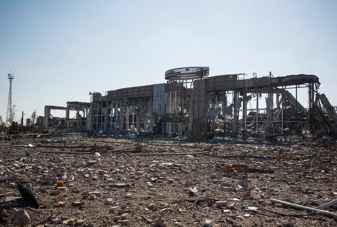 Sân bay Lugansk tan nát bởi giao tranh miền Đông Ukraine Sân bay Lugansk tan nát bởi giao tranh miền Đông Ukraine