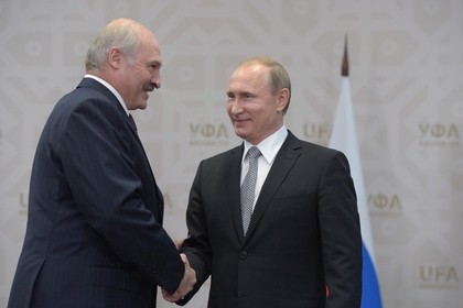 Nga đàm phán đặt căn cứ không quân ở Belarus Tổng thống Belarus Alexander Lukashenko và Tổng thống Nga Vladimir Putin tại cuộc gặp song phương. Ảnh: RIA Novosti