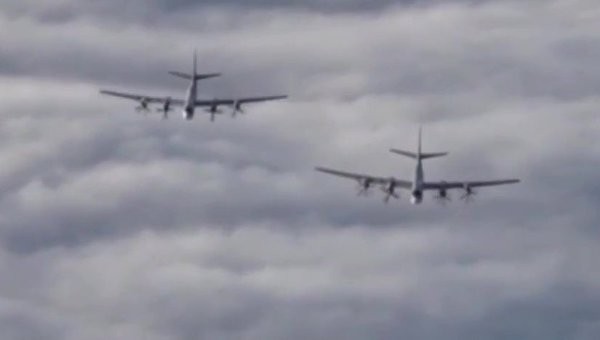 Oanh tạc cơ Tu-95 Nga áp sát căn cứ quân sự Mỹ ở Guam Oanh tạc cơ Tu-95 Nga áp sát căn cứ quân sự Mỹ ở Guam