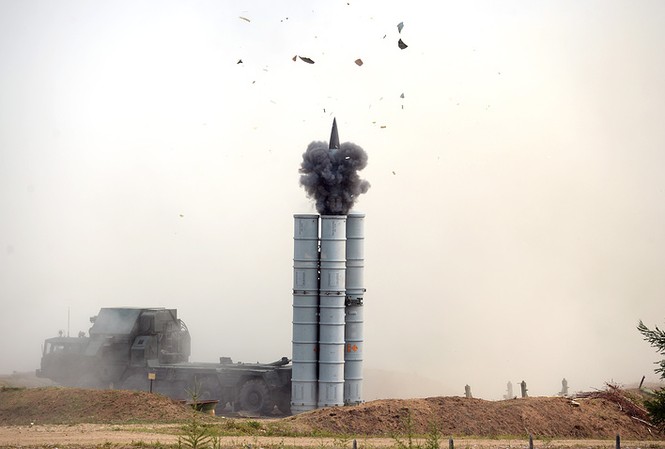 Iran tiết lộ kế hoạch đưa ‘rồng lửa’ S-300 vào trực chiến Hệ thống tên lửa phòng không S-300. Ảnh: Tass