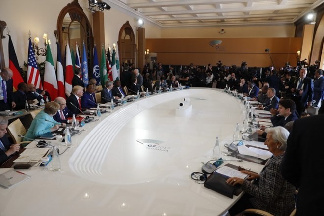 G7 ra tuyên bố chung về Biển Đông và tình hình Triều Tiên Toàn cảnh Hội nghị thượng đỉnh các nước G7 và lãnh đạo 5 nước châu Phi ở Taormina, ngày 27/5. (Nguồn: AFP/TTXVN)