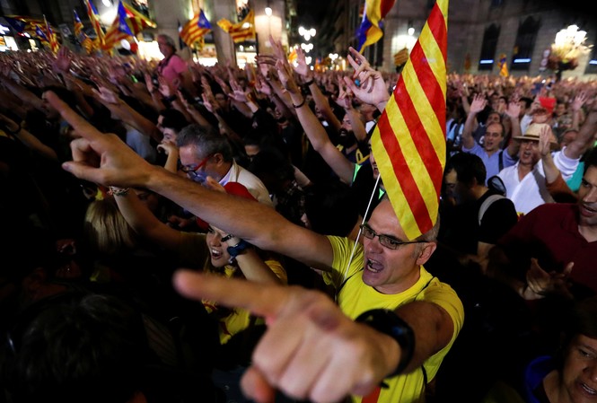 Catalonia tuyên bố độc lập: Hệ lụy khôn lường Catalonia tuyên bố độc lập: Hệ lụy khôn lường