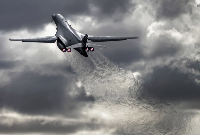 Máy bay ném bom B-1B Mỹ tập trận gần Bán đảo Triều Tiên Ảnh: US Navy