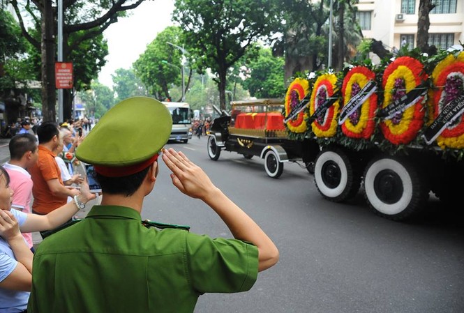 Cỗ linh xa đưa Chủ tịch nước Trần Đại Quang về quê nhà Ảnh: Như Ý