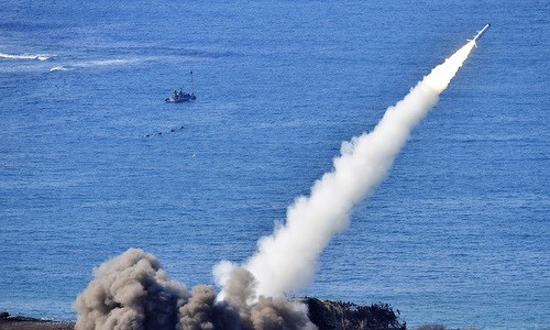 Giữa căng thẳng với Ukraine, Nga tập trận tên lửa tại Crimea Giữa căng thẳng với Ukraine, Nga tập trận tên lửa tại Crimea
