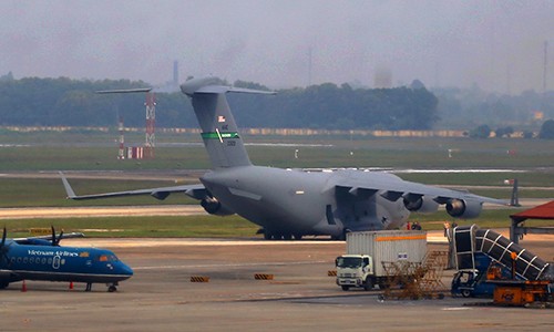 Trực thăng và ôtô của Tổng thống Mỹ Trump đến Việt Nam vào cuối tuần Máy bay Boeing C17 chở hàng hóa hậu cần của Tổng thống Mỹ tại Hội nghị thượng đỉnh APEC năm 2016. Ảnh: Bá Đô/Vnexpress