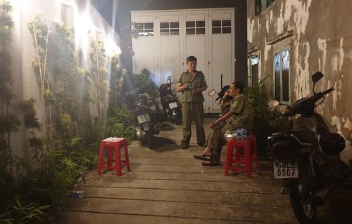 Cháy phòng trọ, hai bé trai bị nhốt bên trong tử vong Lực lượng chức năng phong tỏa, khám nghiệm hiện trường vụ hỏa hoạn khiến 2 bé trai tử vong