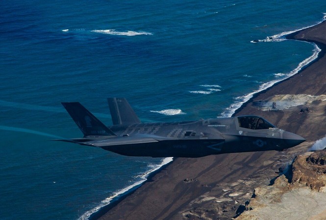 Nhật Bản phê duyệt kế hoạch mua máy bay chiến đấu F-35B Máy bay chiến đấu thế hệ năm F-35. Ảnh: US Navy