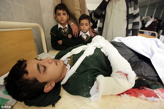 Việt Nam lên án vụ thảm sát trường học Pakistan Việt Nam lên án vụ thảm sát trường học Pakistan