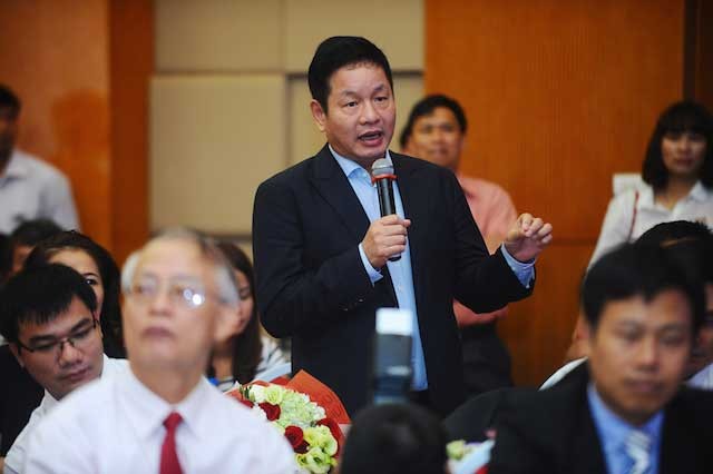 68 nhà khoa học trẻ tiêu biểu đến thăm FPT Phát biểu tại chương trình, ông Trương Gia Bình, Chủ tịch HĐQT FPT, cho biết tập đoàn này đã thành lập Quỹ Ventures, hỗ trợ cho các bạn trẻ, nhà khoa học khởi nghiệp để ai cũng có cơ hội thực hiện ý tưởng công nghệ của mình"