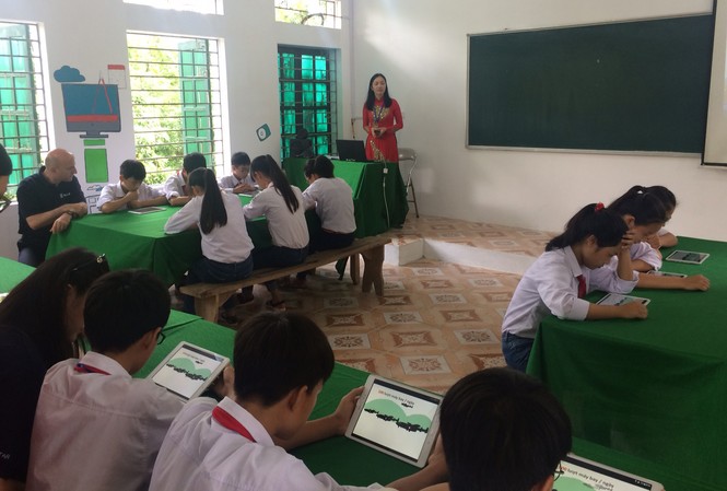Học sinh trường THCS Phù Lưu Tế trải nghiệm SGK điện tử Classbook Phòng học tương tác môn Lịch sử với ứng dụng Sách giáo khoa điện tử Classbook