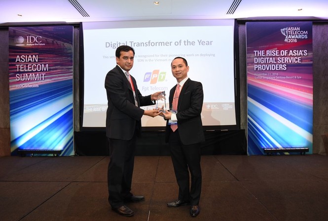 FPT Telecom đạt danh hiệu 'Digital Transformer of The Year' Ông Hoàng Trung Kiên - Phó Tổng Giám đốc FPT Telecom nhận giải