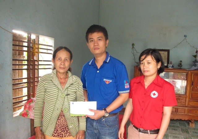 Đạm Phú Mỹ hỗ trợ đồng bào vùng lũ miền Trung Đạm Phú Mỹ hỗ trợ đồng bào vùng lũ miền Trung