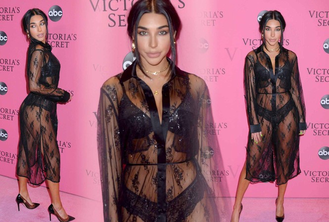 Chân dài 9x Chantel Jeffries khoe thân táo bạo với váy xuyên thấu Chân dài 9x Chantel Jeffries khoe thân táo bạo với váy xuyên thấu