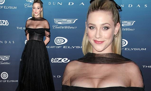 Lili Reinhart khoe ngực đầy phản cảm Lili Reinhart khoe ngực đầy phản cảm