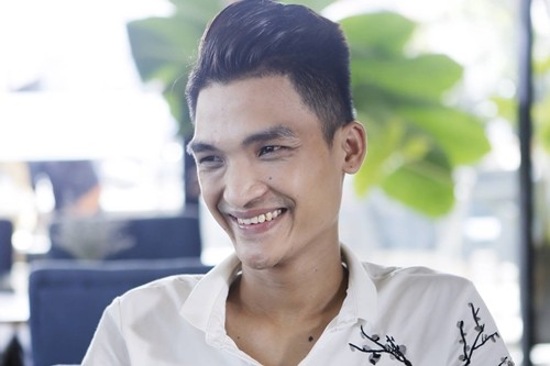 Mạc Văn Khoa nói về khó khăn mới vào nghề, bạn gái từng chung chai nước suối Nghệ sĩ hài Mạc Văn Khoa.