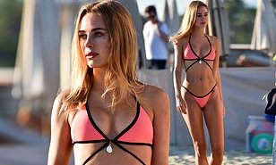Siêu mẫu áo tắm Kimberley Garner thả dáng quyến rũ 'từng cm' ở bãi biển Siêu mẫu áo tắm Kimberley Garner thả dáng quyến rũ 'từng cm' ở bãi biển