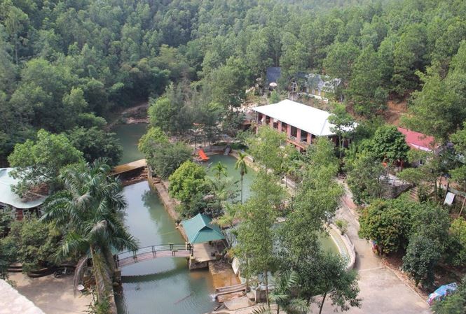 Tháo dỡ khu du lịch 'mọc' trái phép bên suối ở Quảng Ninh Các công trình vi phạm được tháo dỡ. Ảnh: H.D.