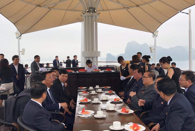Đoàn lãnh đạo Triều Tiên ngỡ ngàng trước cảnh đẹp vịnh Hạ Long Đoàn lãnh đạo Triều Tiên ngỡ ngàng trước cảnh đẹp vịnh Hạ Long