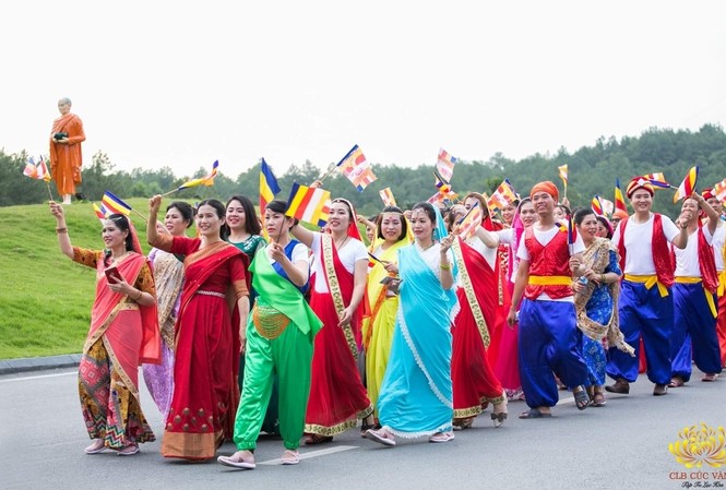 Chủ tịch Uông Bí nói gì về bà Yến múa tưng bừng ở chùa Ba Vàng dịp Đại lễ Vesak Chủ tịch Uông Bí nói gì về bà Yến múa tưng bừng ở chùa Ba Vàng dịp Đại lễ Vesak