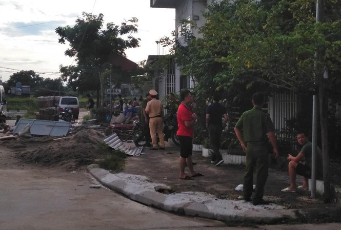 Hơn 20 đối tượng dùng súng truy sát nhau giữa ban ngày Hơn 20 đối tượng dùng súng truy sát nhau giữa ban ngày