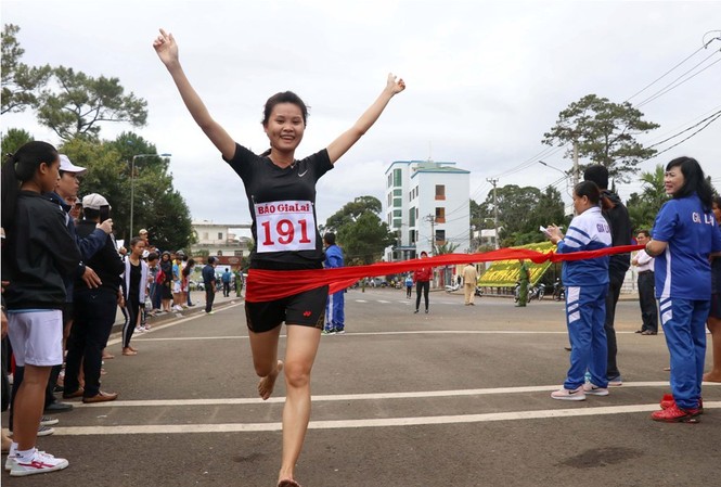 250 vận động viên tranh giải Việt dã Báo Gia Lai Giải Việt dã Báo Gia Lai có 250 vận động viên tham gia