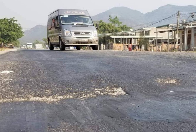 Gia Lai: Vô số 'cạm bẫy' xuất hiện trên quốc lộ 19 Đoạn quốc lộ 19 qua huyện Đắk Pơ có nhiều gờ cao nguy hiểm