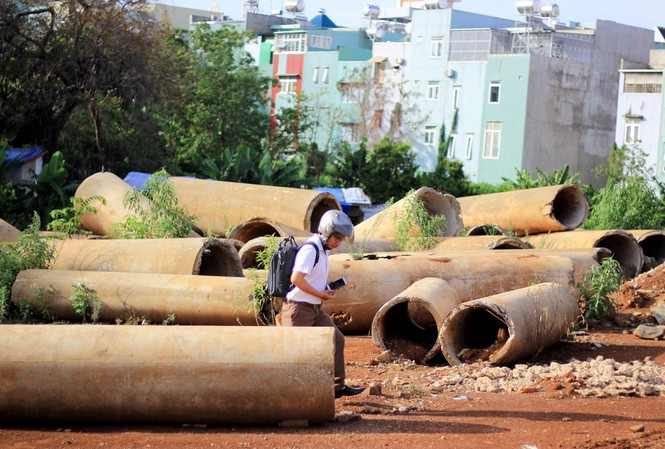 Thành phố Pleiku 'tận dụng' đất của dân làm bãi rác? Cống đã qua sử dụng được bỏ khắp nơi gây mất mỹ quan thành phố Pleiku