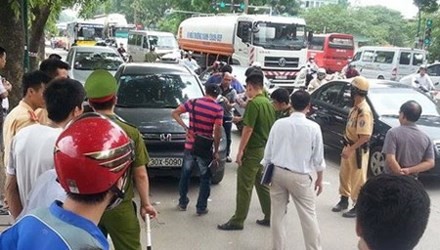 Bắt Phó ban Tổ chức Quận uỷ liên quan vụ giết người giữa phố Hiện trường vụ án