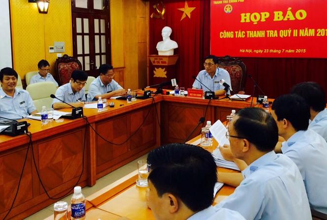Bắt một cán bộ Thanh tra Chính phủ về hành vi lừa đảo Cuộc họp báo thường kỳ quý II/2015 của Thanh tra Chính phủ, sáng nay. Ảnh: Dân Trí.