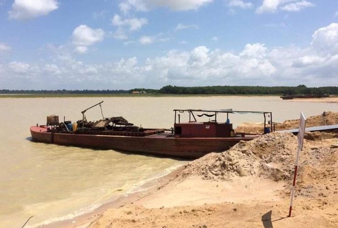 Sẽ xử lý hình sự nạn 'cát tặc' trên hồ Dầu Tiếng Sẽ xử lý hình sự nạn 'cát tặc' trên hồ Dầu Tiếng