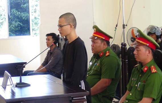 Một cán bộ y tế bị 7 năm tù vì tuyên truyền chống phá Nhà nước Một cán bộ y tế bị 7 năm tù vì tuyên truyền chống phá Nhà nước