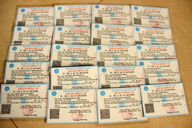 Hàng chục nghìn thẻ BHYT in nhầm ngày sinh Thẻ BHYT năm 2015 của học sinh tiểu học, THCS ở TP Buôn Ma Thuột đều ghi sinh ngày 1-1. Ảnh: Tuổi trẻ
