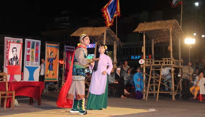 Bài chòi xứng đáng là di sản thế giới Trích đoạn bài chòi cổ “Lục Vân Tiên và Kiều Nguyệt Nga”.