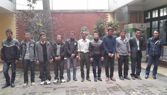 Ra quân 'quét cò' lễ hội chùa Hương 11 đối tượng có hành vi chèo kéo khách đi lễ hội chùa Hương.