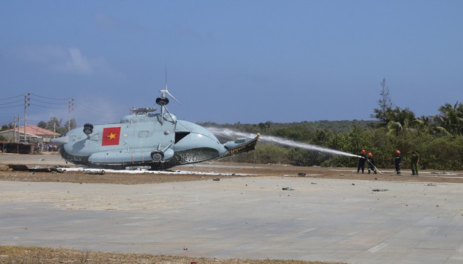 Hé lộ nguyên nhân trực thăng rơi trên đảo Phú Quý Chiếc máy bay bị nạn trên đảo Phú Quý. Ảnh: TC.