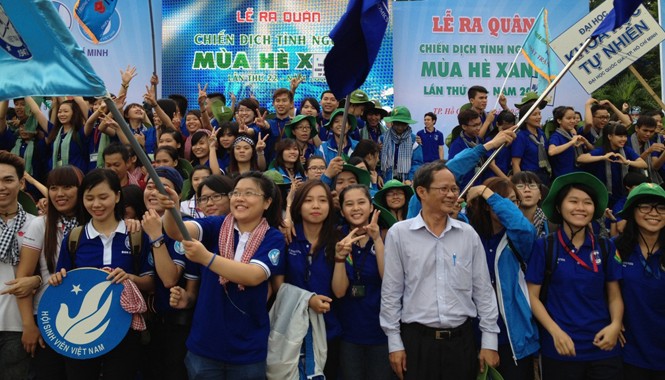 80.000 lượt thanh niên tình nguyện tham gia Chiến dịch Mùa hè xanh Đông đảo đoàn viên thanh niên, sinh viên, học sinh tham gia lễ ra quân Chiến dịch tình nguyện Mùa hè xanh lần thứ 22.