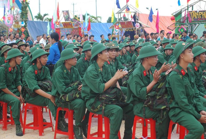 Nhiều đảng viên, cử nhân đại học nhập ngũ Ảnh minh họa