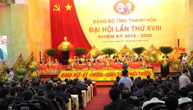 Tạo môi trường thông thoáng để người dân, doanh nghiệp làm ăn Đại hội Đảng bộ tỉnh Thanh Hóa lần thứ XVIII (nhiệm kỳ 2015-2020). Ảnh: Hoàng Lam.