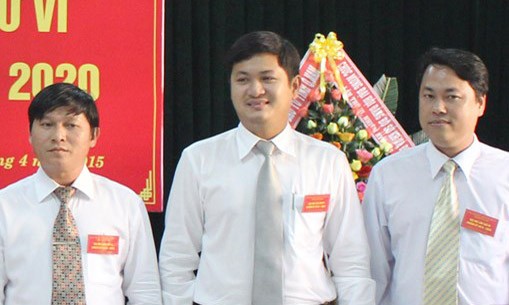 Bổ nhiệm Giám đốc Sở tuổi 30 Ông Lê Phước Hoài Bão (giữa). Ảnh: Thanh Niên