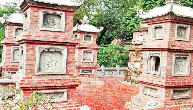 Lại sai phạm ở chùa Trăm Gian Sở VHTT Hà Nội yêu cầu chỉnh trang hai hạng mục xây dựng chưa đúng hồ sơ phê duyệt tại di tích quốc gia chùa Trăm Gian. Ảnh: T.Toan.