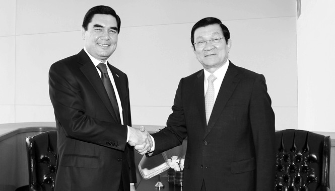 Việt Nam thúc đẩy hợp tác thực chất với các nước Rạng sáng 27/9 (giờ Việt Nam), tại trụ sở LHQ ở New York, Chủ tịch nước Trương Tấn Sang gặp Tổng thống Turkmenistan Gurbanguly Berdimuhamedov.