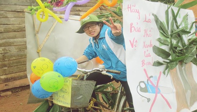 Những 'quý tộc' bình dân Nguyễn Hữu Nghĩa trong lần đi làm công tác xã hội.